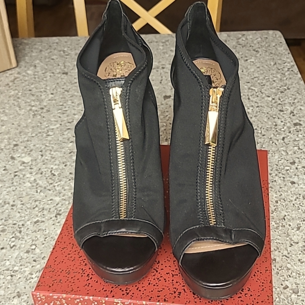VINCE CAMUTO shoes